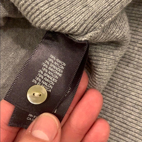 Kenneth Cole Reaction grey V-neck sweater - Picture 4 of 5